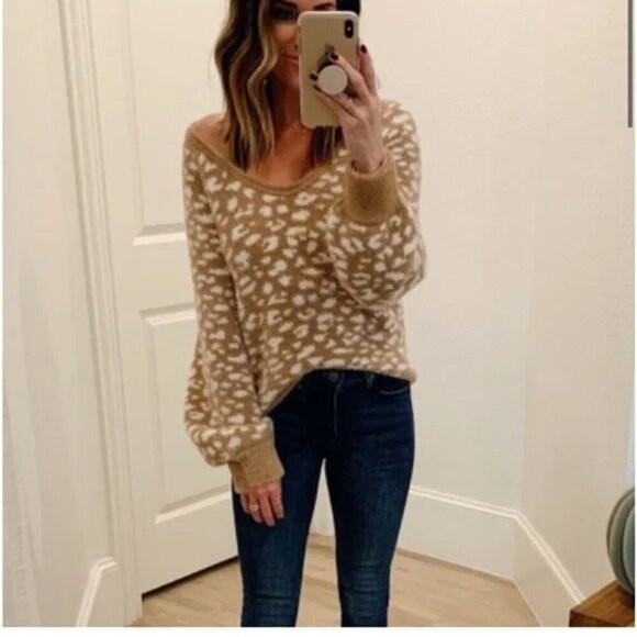 Abercrombie & Fitch Soft Eyelash Furry Scoop Neck Sweater White Cream Sz Medium - Picture 4 of 11